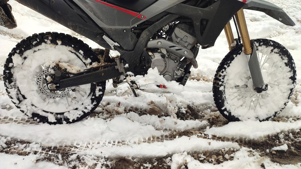 7. Svetlosť 285 mm ale detský rázvor 1455 mm.