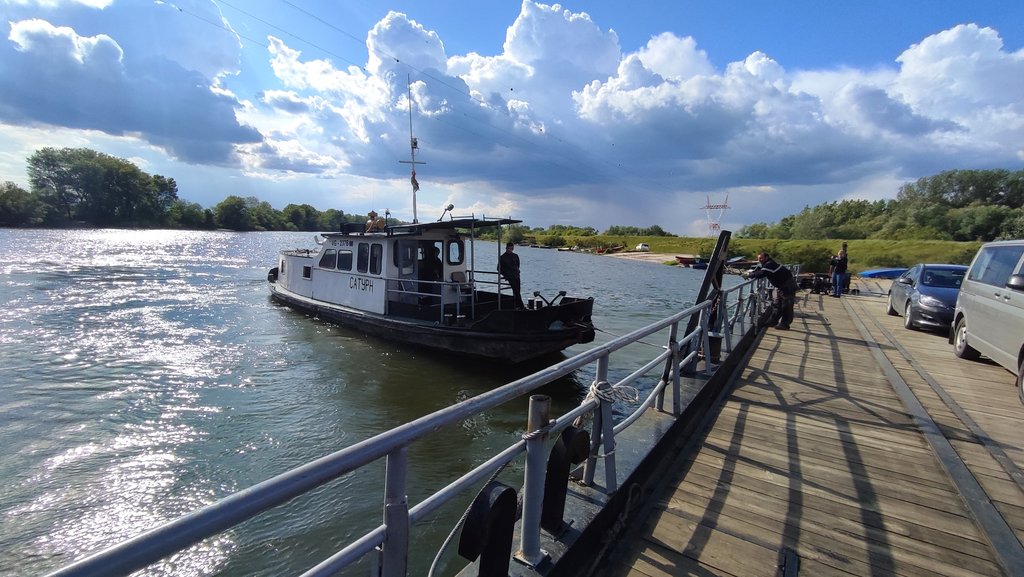 2. Hrá sa ako kosatka s tuleňom. 2. Hrá sa ako kosatka s tuleňom.