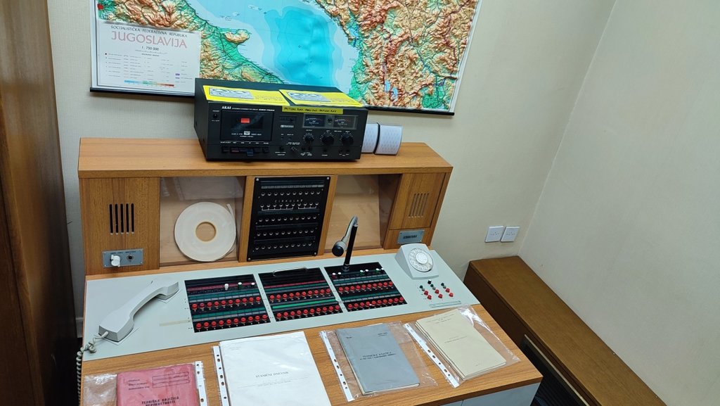 44A. Kto prežil, možno nás počuje...