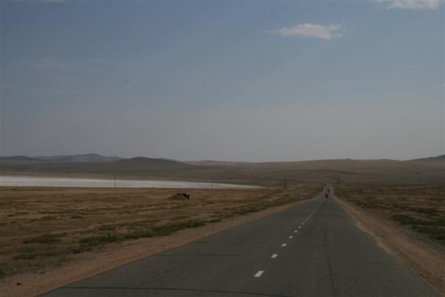 Mongolsko prvý deň - slané jazero, prečo k nemu nezaskočiť