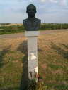 Každý majster sveta F1 má na Hungaroringu svoju sochu. Ayrton Sena mal aj kvety.