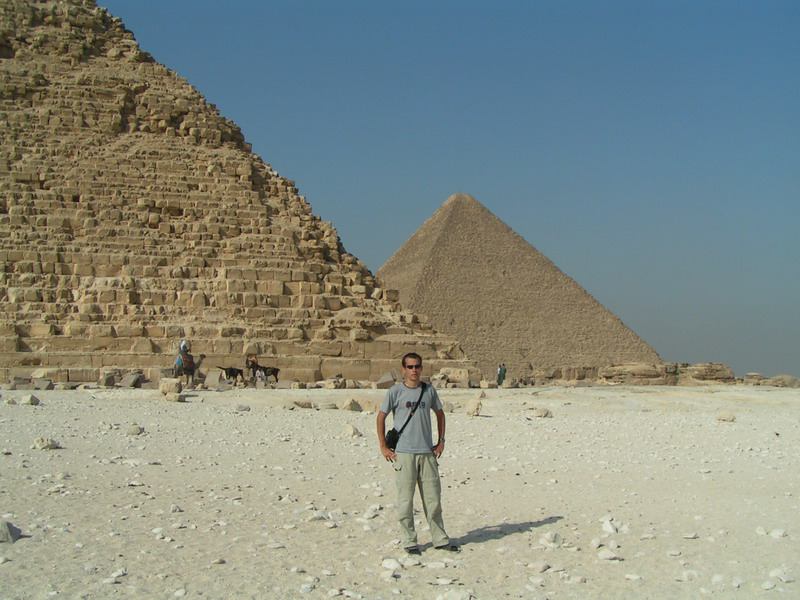 V Pozadí Cheopsova pyramída, Foto: Awia, september 2004