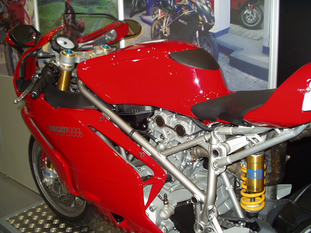 Krásna technika Ducati 999S