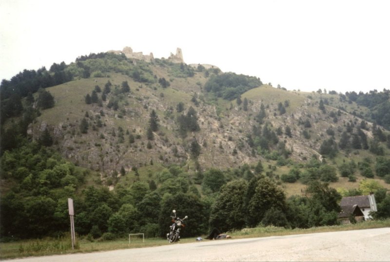 Hrad <B>Čachtice</b>, pohľad z dediny <B>Višňové</b>...