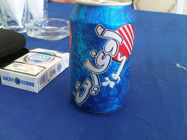 Pepsi - napísané rozsypaným čajom