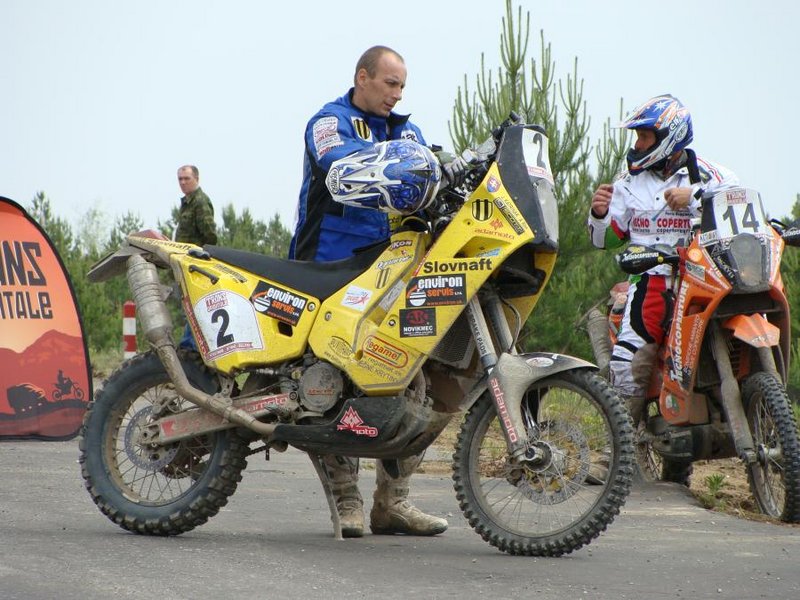 Jaro Katriňák na TransOrientale 2008 vyhral práve na KTM 690RR