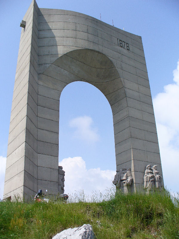 Pamätník nad Trojanským horským prechodom, nazývaný tiež Beklemeto