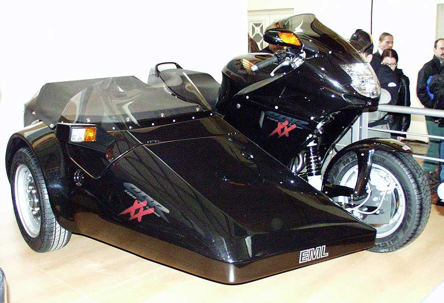 <b>Honda CBR 1100 XX SuperBlackBird</b> so sajdkou na výstave Motocykl v Prahe 2002