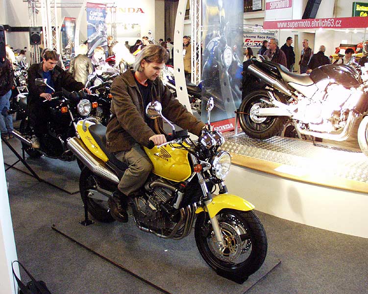 <b>Honda CB 600 F Hornet</b> na výstave Motocykl v Prahe 2002