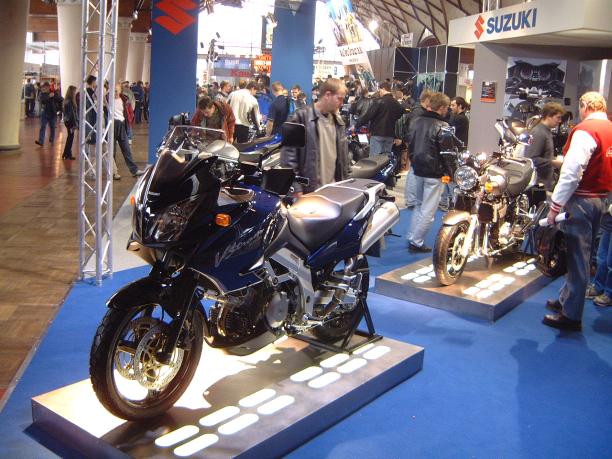 <b>Suzuki V-Storm</b> na výstave Motocykl v Prahe 2002