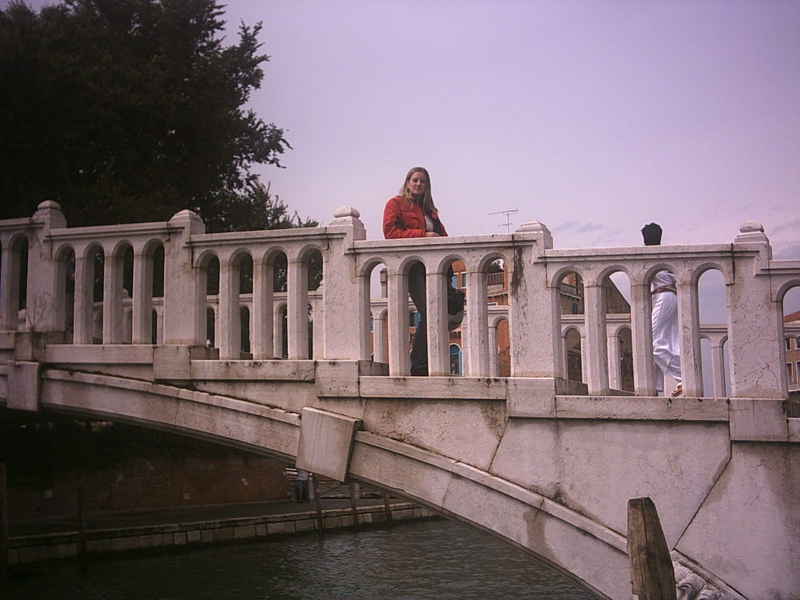 Jeden z početných mostov v Benátkach