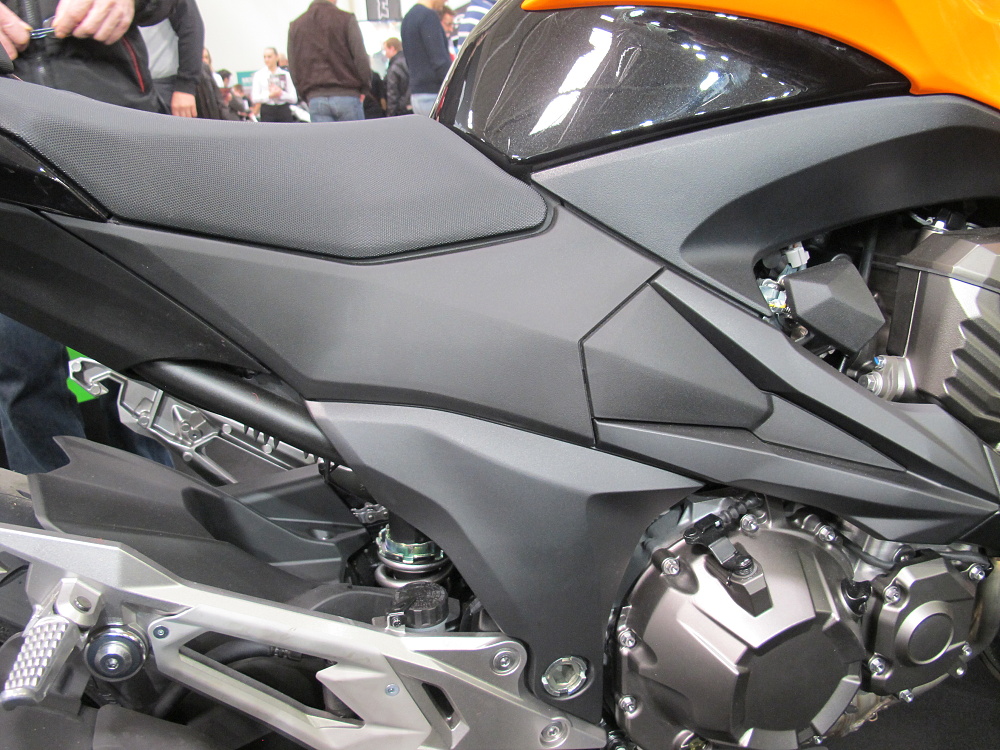  Výpočet uzatvára ostrý design typický pre ostatné Kawasaki.