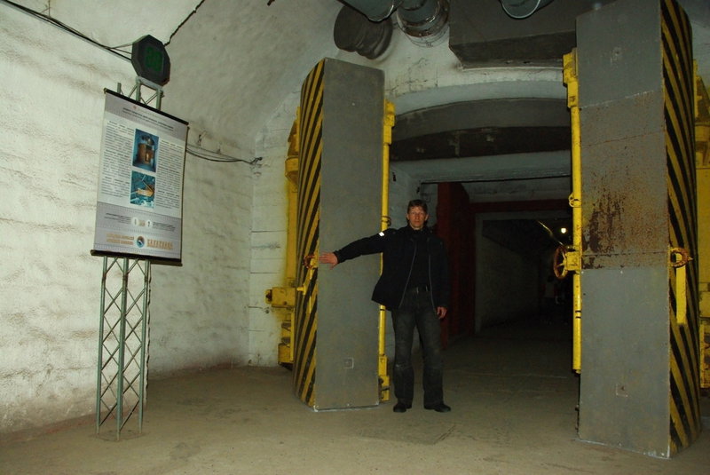 Balaklava, druhé bezpečnostné dvere.