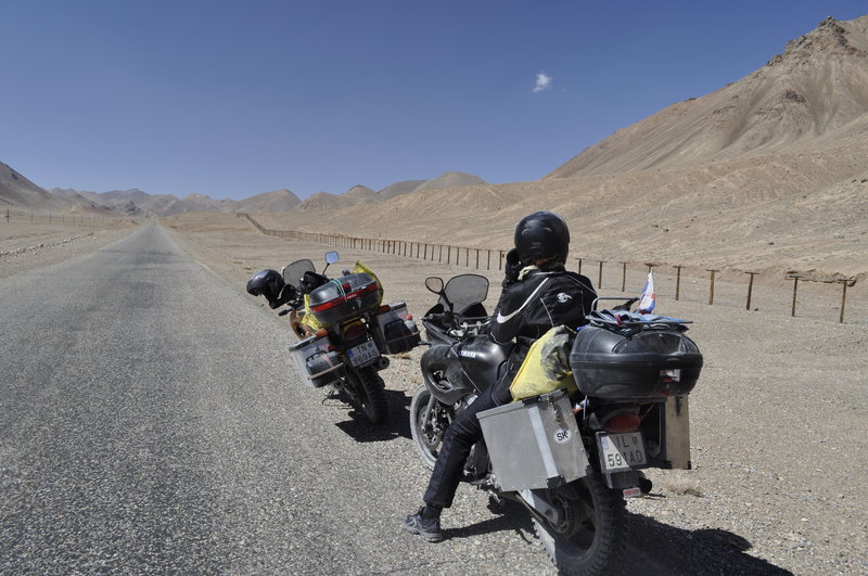 Tajikistan - Pamir - cez 4000mnm - hranica s Cinou