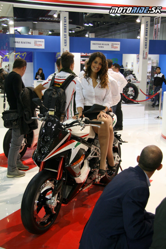 Fotoreport: Výstava EICMA 2013 Miláno - Girls, girls, girls... 