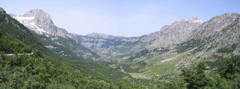 Za osadou Boge cesta začína prudko stúpať z 900 mnm až do sedla cca 1700 mnm.