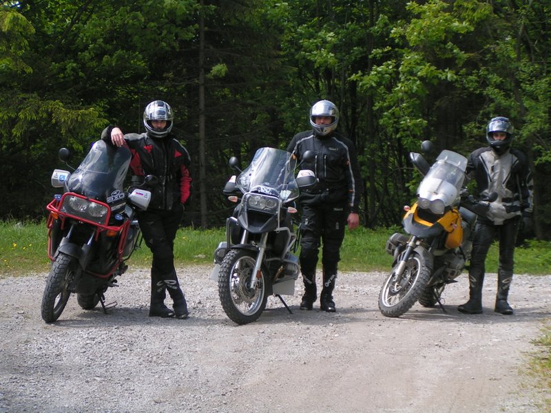 Motoride expedition Egypt 2006 - účastníci zľava: Herghott (Peter Fischer), Francúz (Igor Krajčo), Awia (Tomáš Hajduch)
