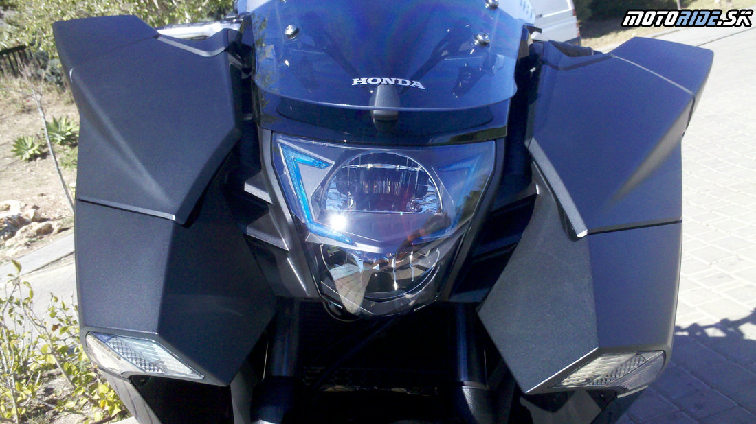 Honda NM4 Vultus 2014 naživo v Španielsku