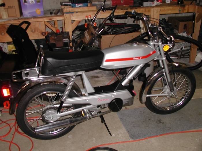 moped v dielni