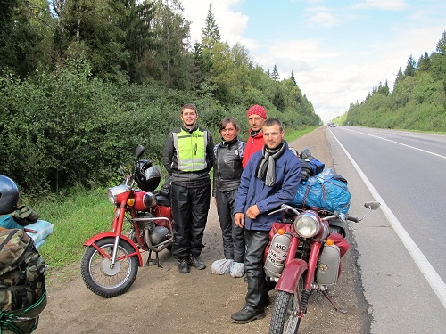 moldavskí priatelia motorkári