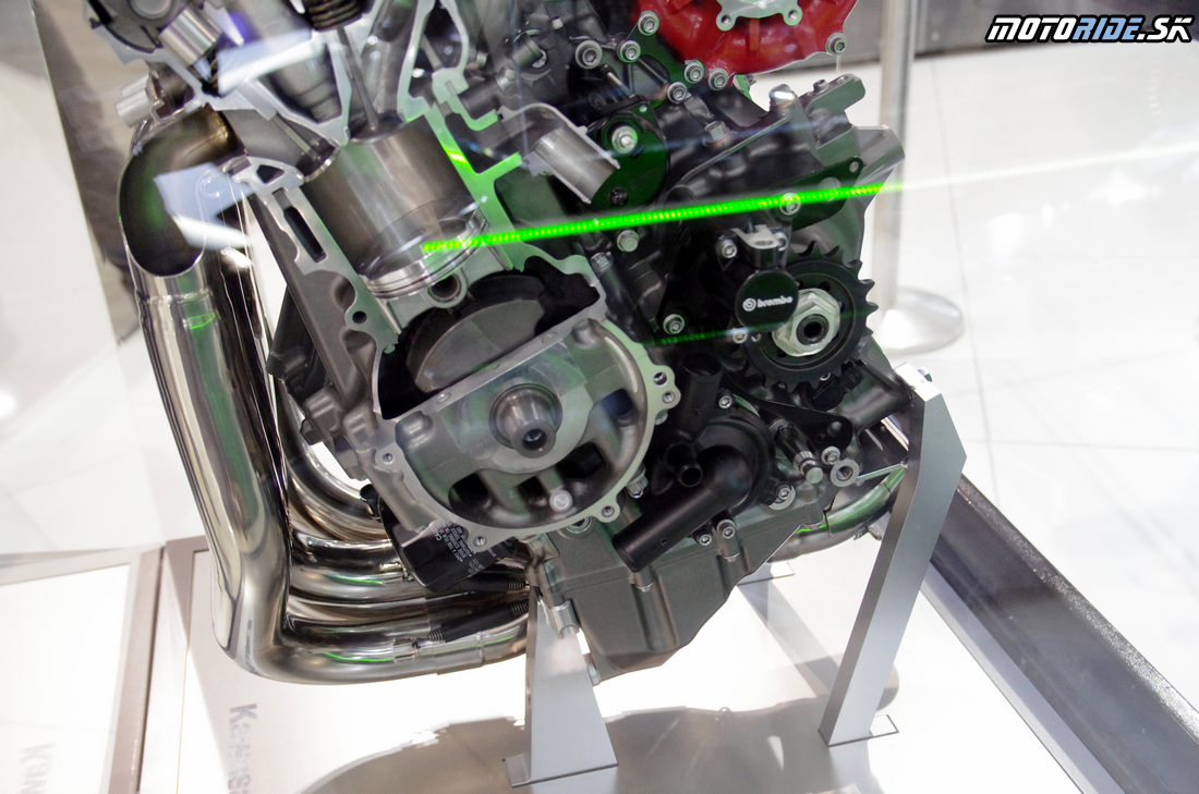Kawasaki Ninja H2R 2015 - rez motora - Výstava EICA Miláno 4.11.2014
