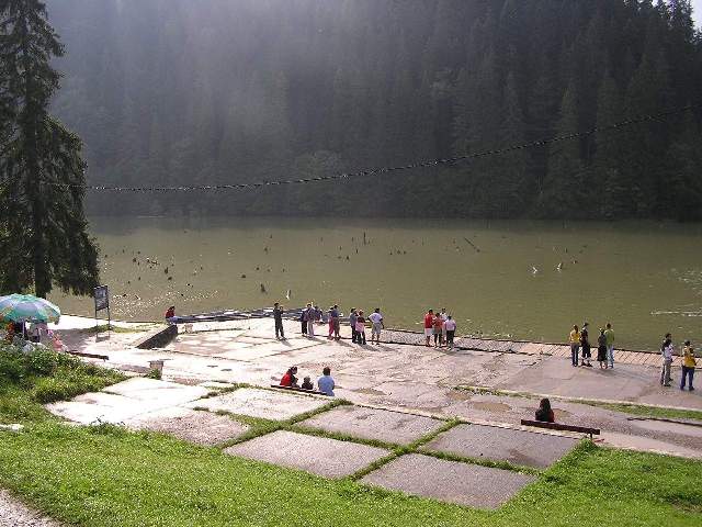 Jazero Lacu Rosu