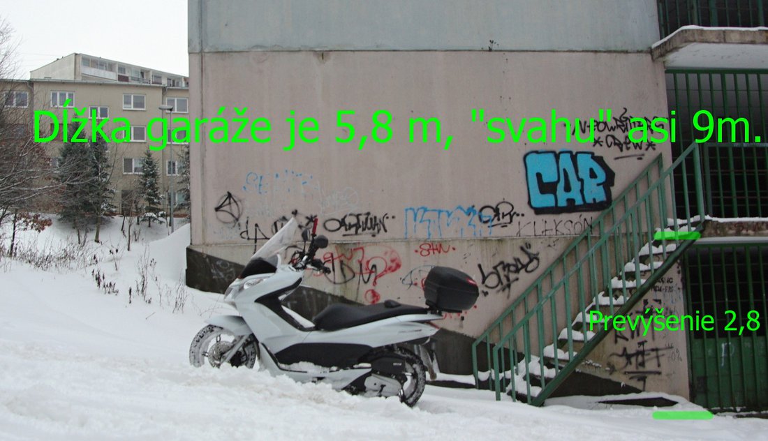 MajoKE a jeho ukážka - Bezproblémový výjazd na snehu hore kopcom - zimné pneu Heidenau na Honde PCX