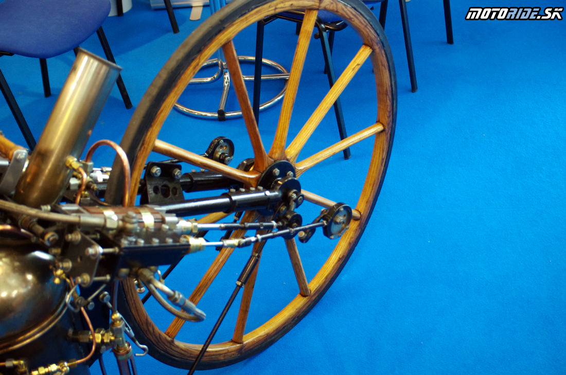 Zadné koleso - Prvý parný motocykel na svete, Sylvester Howard Roper, 1867-1869 - replika originálu