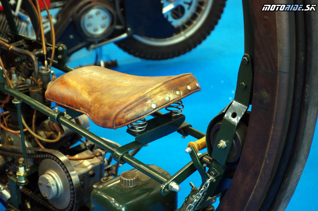 Jednokolesový motocykel, podľa predlohy Francúza Ericha Edisona Putona z roku 1894 - replika originálu 