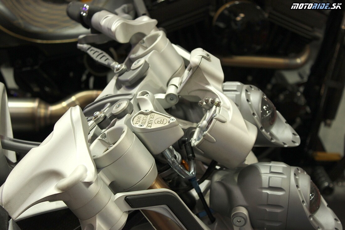 BFC LILITH 1200 R -  Motocykel 2015 v detailoch