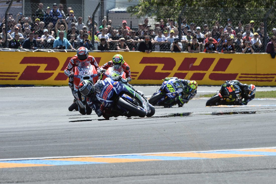 MotoGP 2015 VC Francúzska - Jorge LORENZO na čele