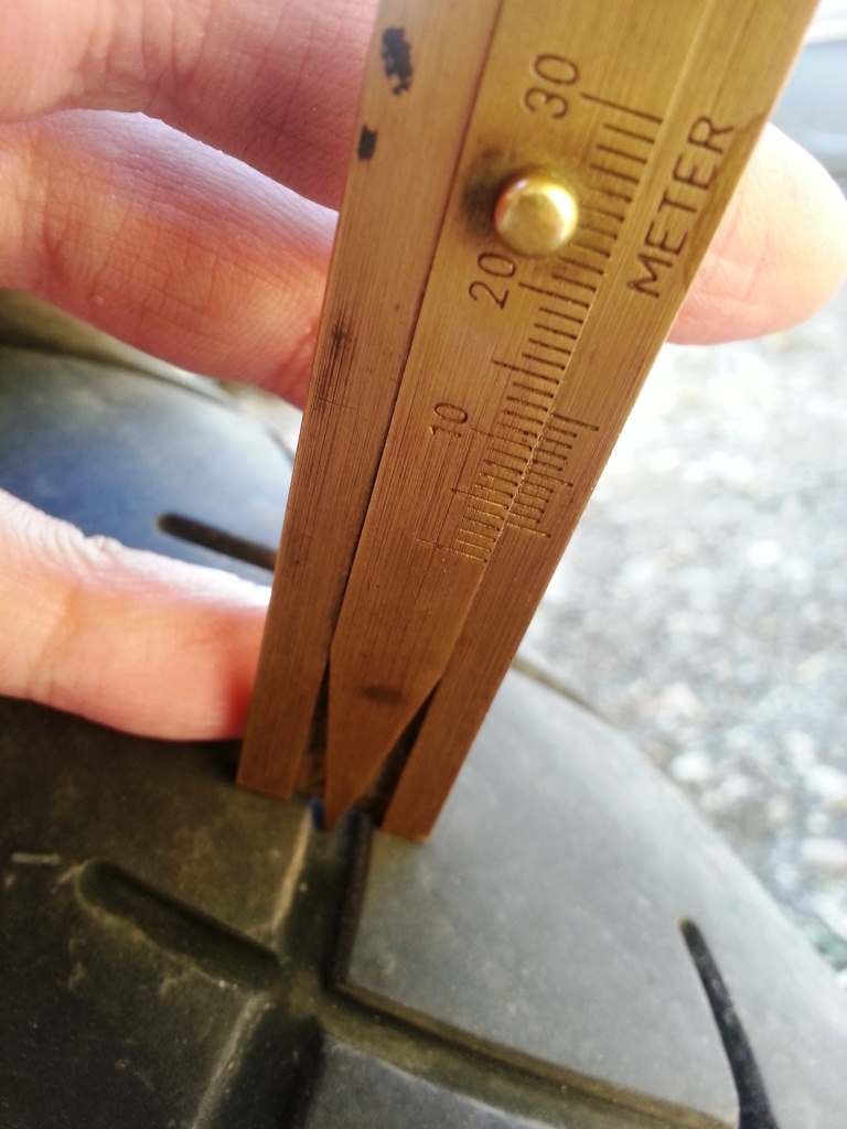 3956km predná pneumatika cca 3,5 mm - Dunlop Traismart