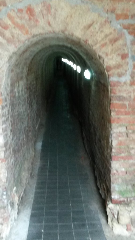 Jeden z prístupových tunelov do pevnosti