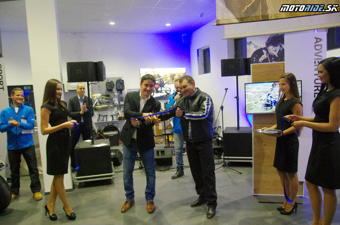 Slávnostné prestrihnutie pásky - BMW Motorrad - Motoshop Žubor Košice - Oficiálne otvorenie 10/2015