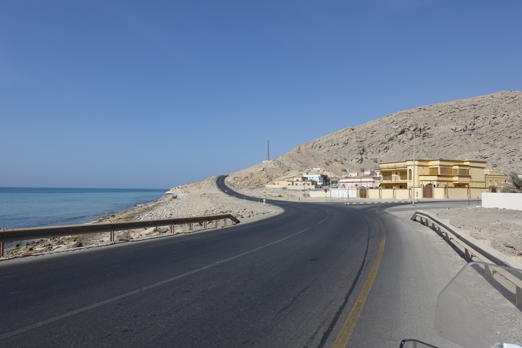 Cesta od hranice smer Khasab