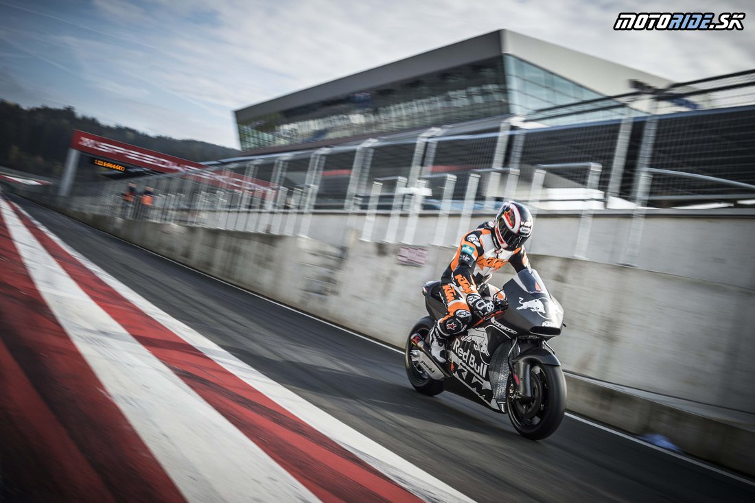 Oficiálne fotografie špeciálu KTM pre MotoGP z testovania na okruhu