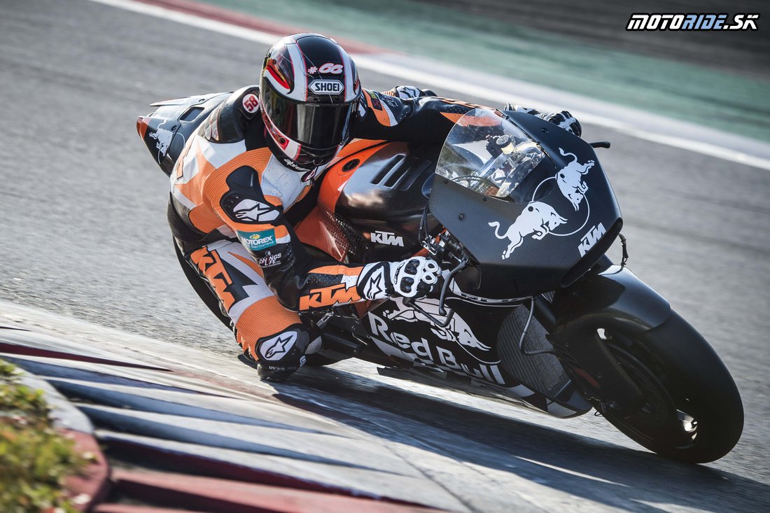 Oficiálne fotografie špeciálu KTM pre MotoGP z testovania na okruhu