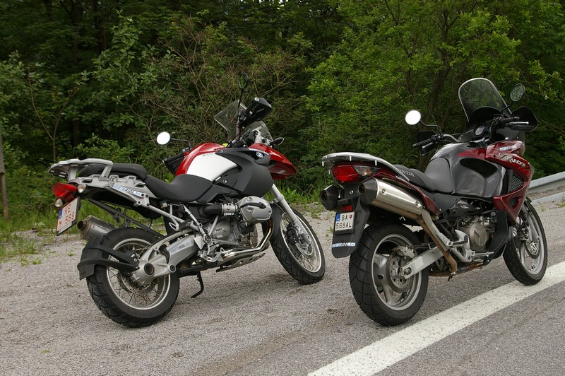 Porovnávací test Honda XL 1000 Varadero a BMW R 1200 GS