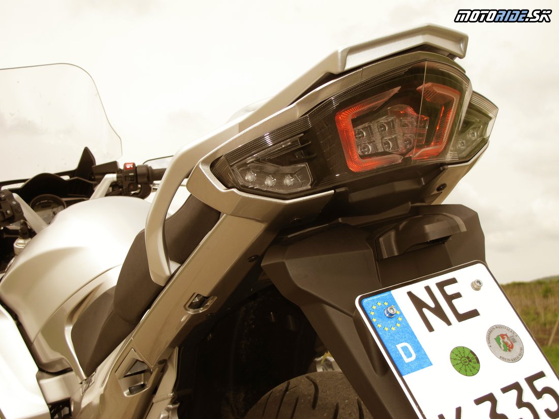 Yamaha FJR1300AS 2016 - aj LED zadok je sexi