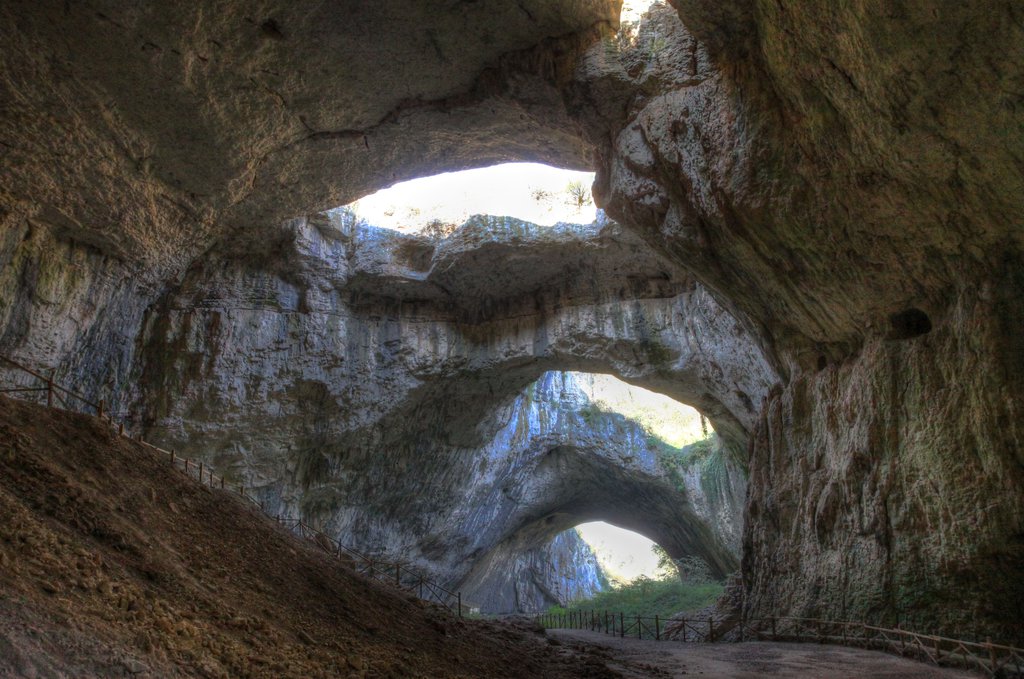 Jaskyňa Devetaška, Bulharsko - Bod záujmu