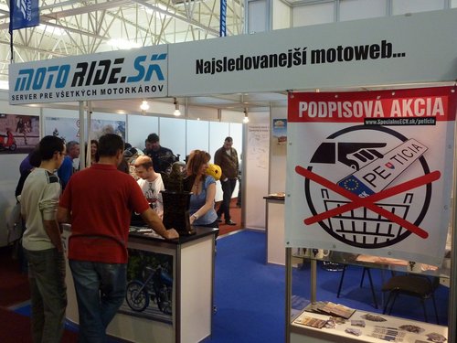  Petícii ste už podpisovali v stánku motoride.sk na výstave Motocykel 2012