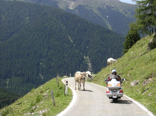  Klesanie z Passo Manghén na sever – tak kto tu má vlastne prednosť?