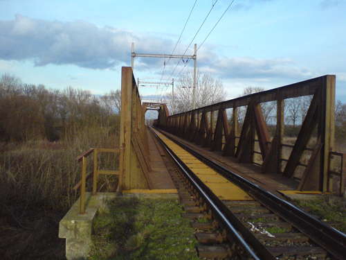  Jeden zo zelezničných mostov
