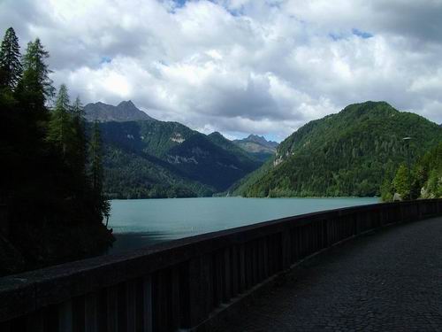  Lago di Sauris so svojou tyrkysovou vodou sa určite oplatí vidieť