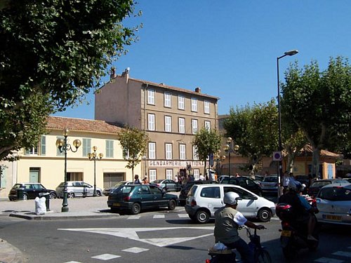  Slávna žandárska stanica v St. Tropez chátra