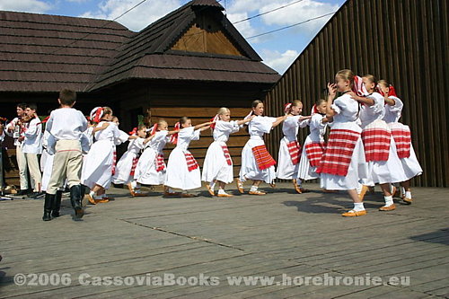  Festival \"Na bielych handľoch\" v Braväcove