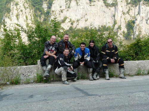  RO Andventure trip 2010 z ľava: Fero (BY), Peťo - dole (BA), Rasťo (RS), Jose (VK), Oto (HC) a Miloš (NR)