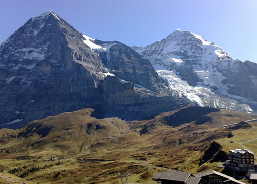  Eiger 3970m a Mönch 4099m zo sedla Kleine Scheidegg