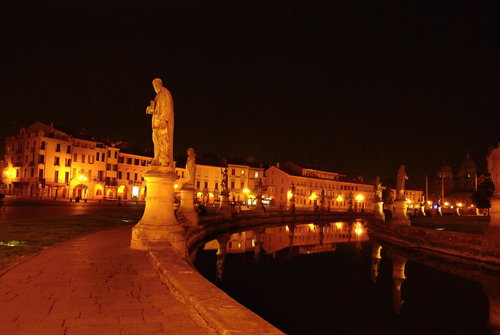  Padova. Prato della Valle v noci.