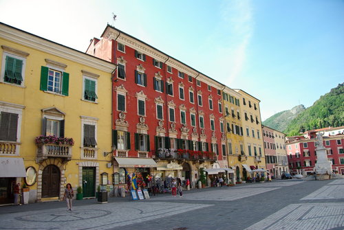  Carrara centrum.